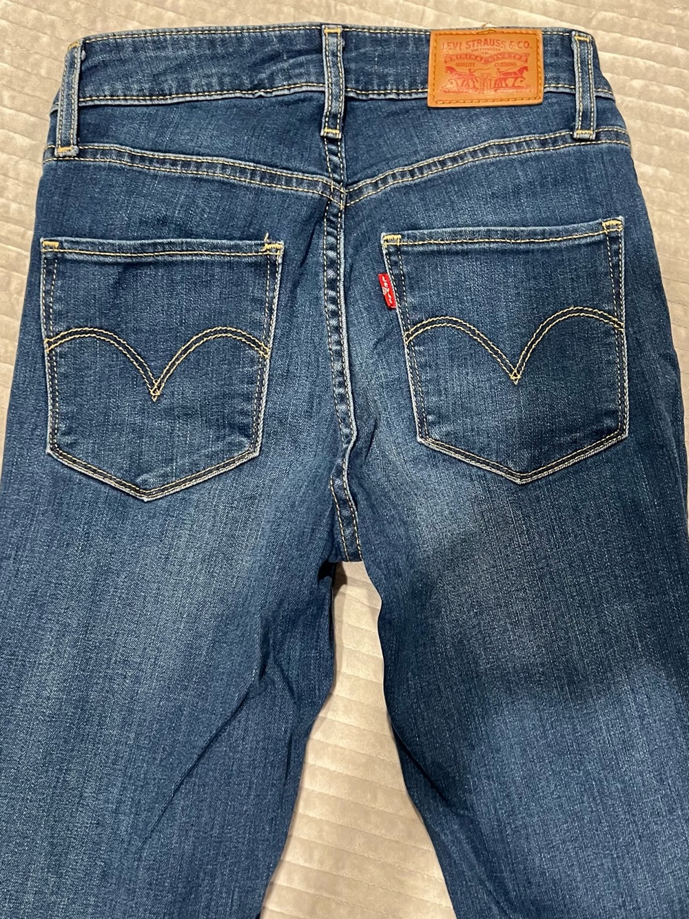 Levi's Dark Blue Skinny Women's Jeans with Signature Red Tab